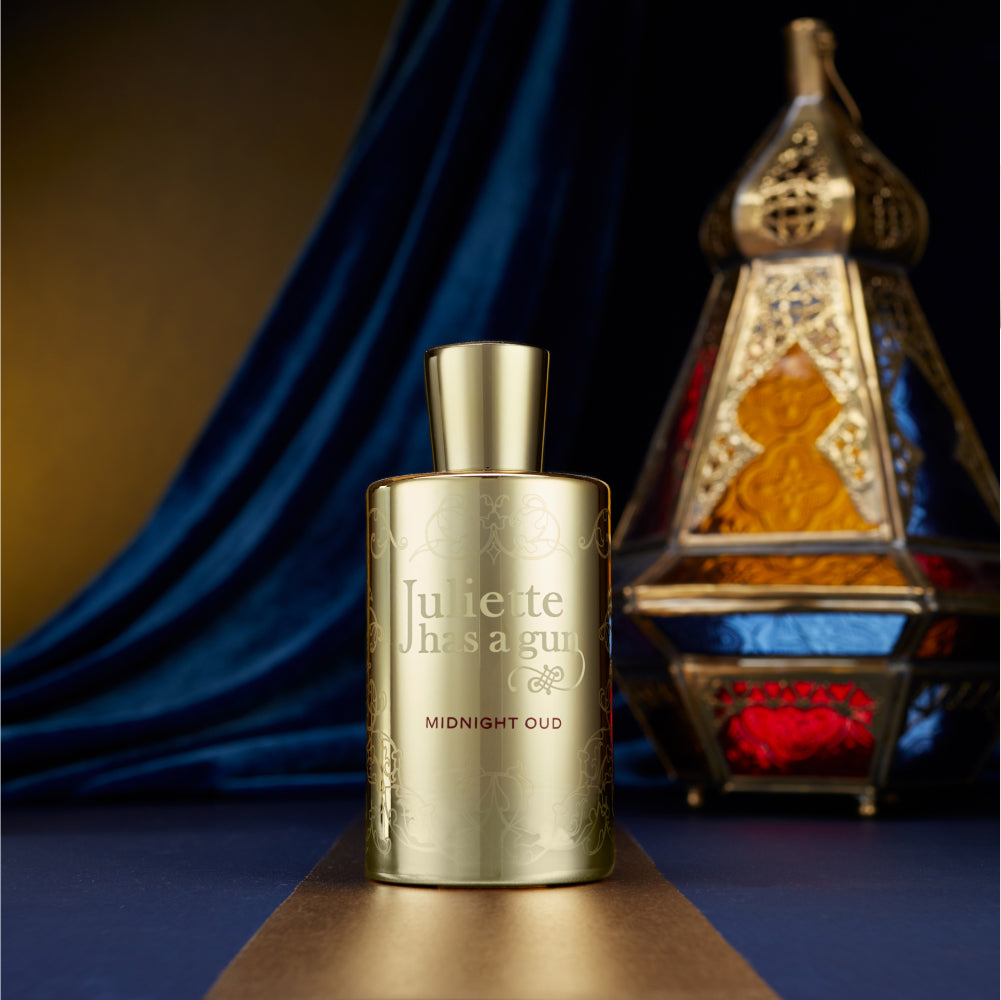https://us.juliettehasagun.com/cdn/shop/products/02_Midnight_Oud_Campagne_1200x1200.jpg?v=1679067480